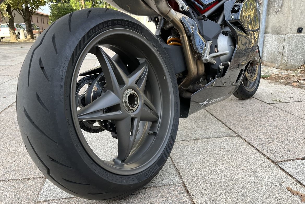 Pirelli Diablo Rosso IV 10