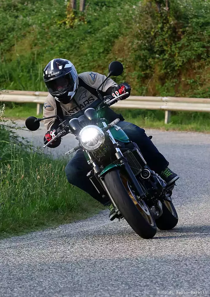 Kawasaki Z650RS in azione
