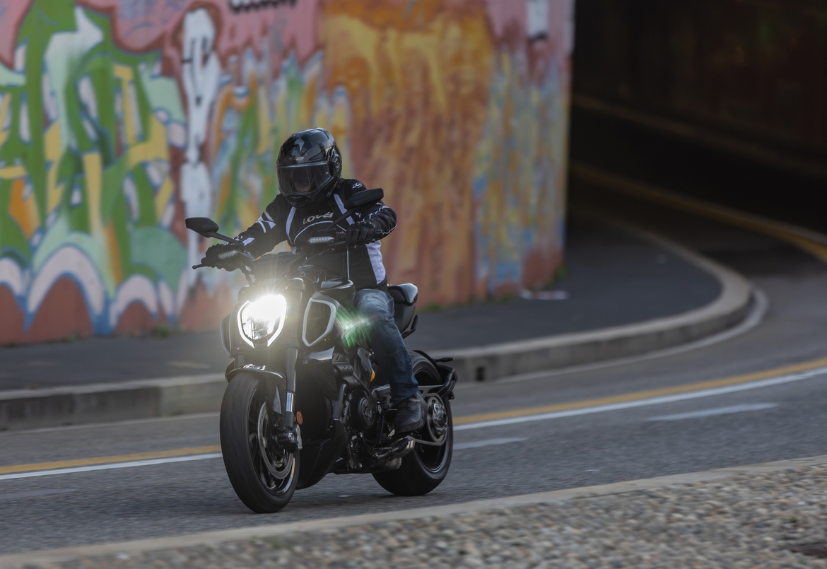 diavel v4s duacati diavel