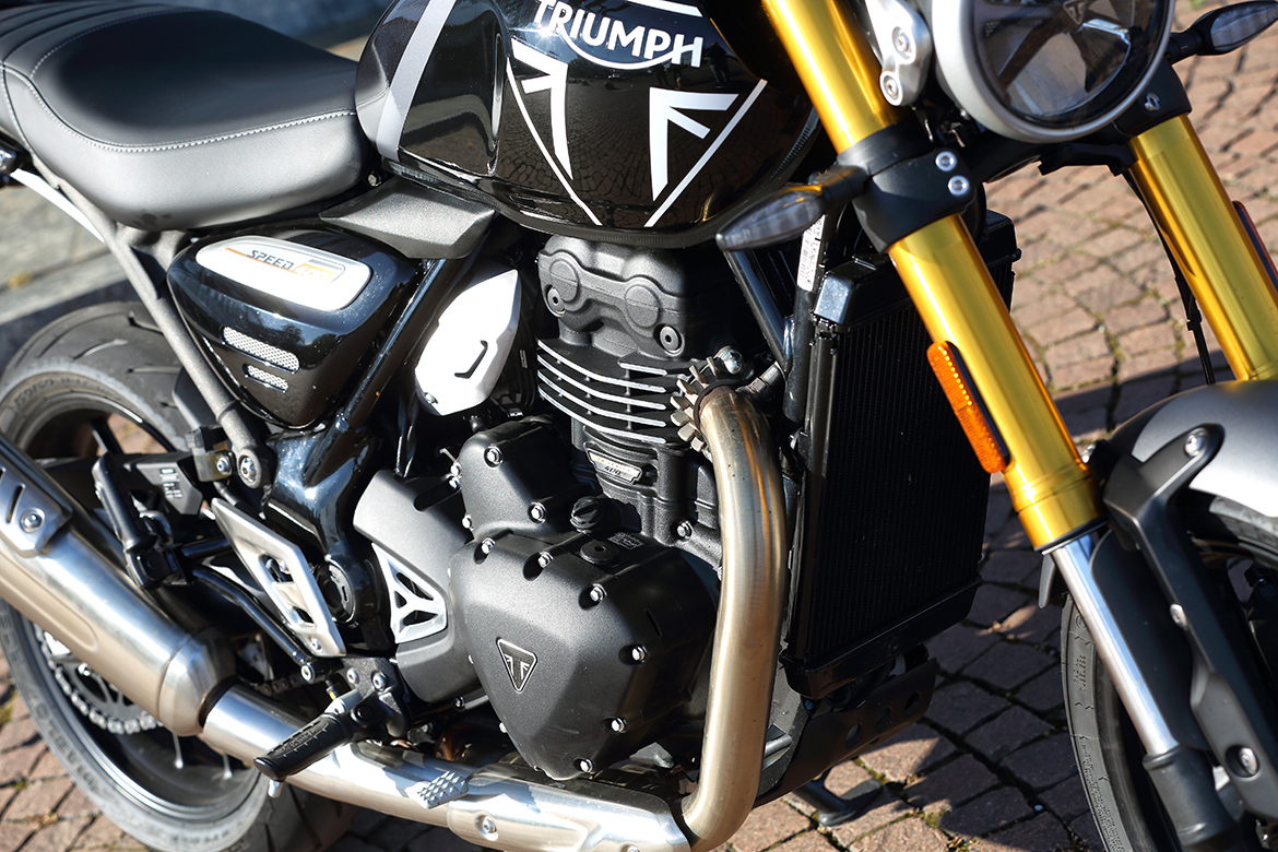 speed 400 triumph 400