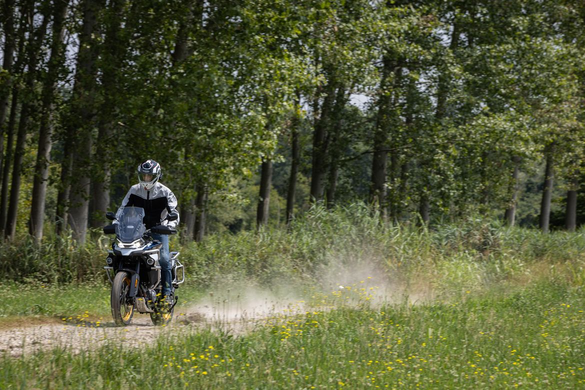 CFMoto 800MT 7