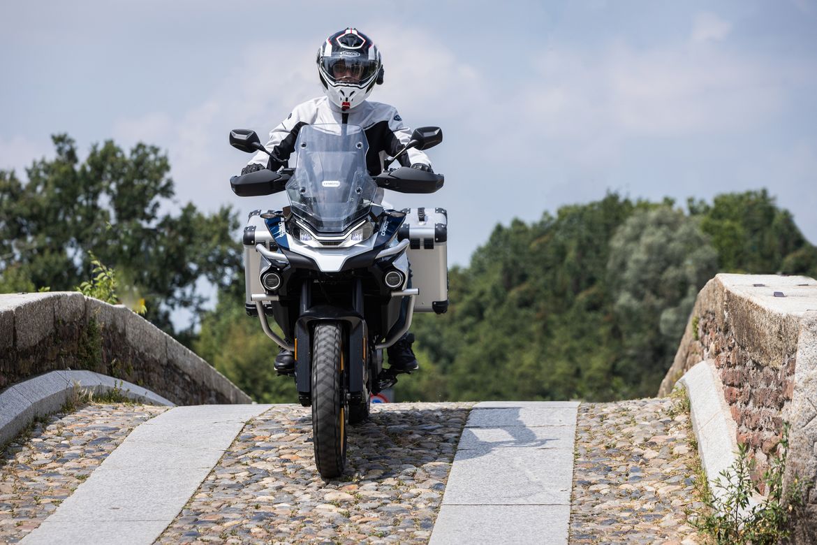 CFMoto 800MT 10