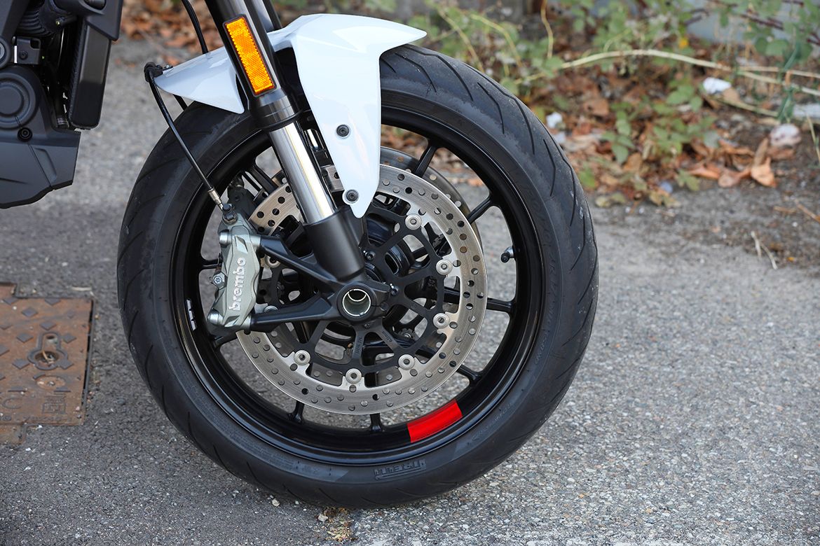 Ducati Monster 937 4