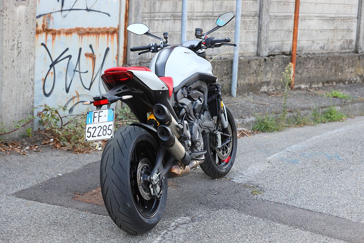 Ducati Monster 937 12