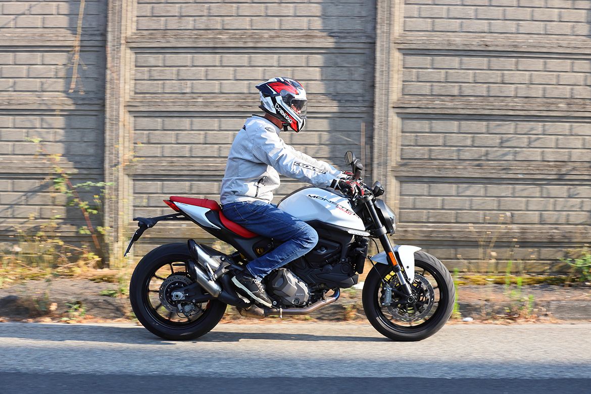Ducati Monster 937 8