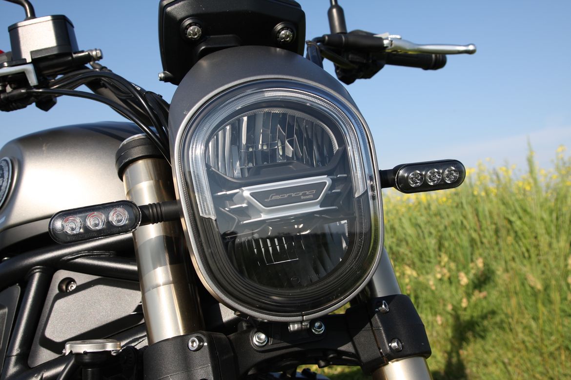 Benelli Leoncino 800 5