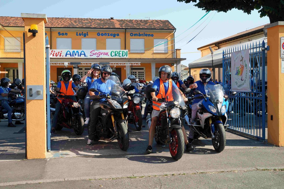 Motoclub crema 3 Motoclub crema 3
