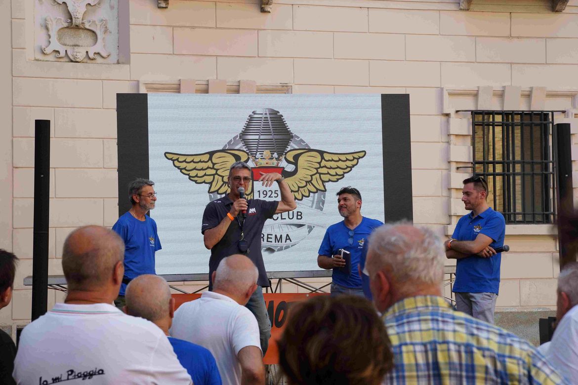 Motoclub crema 5 Motoclub crema 5