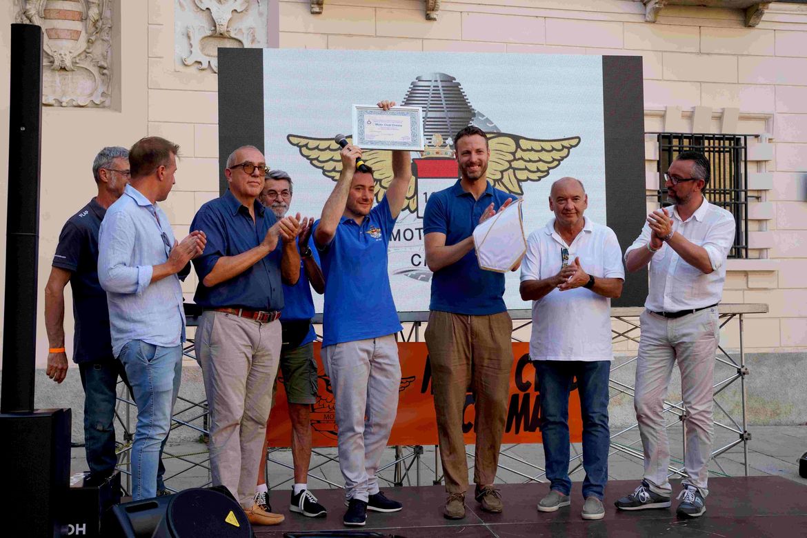 motoclub crema 4 motoclub crema 4