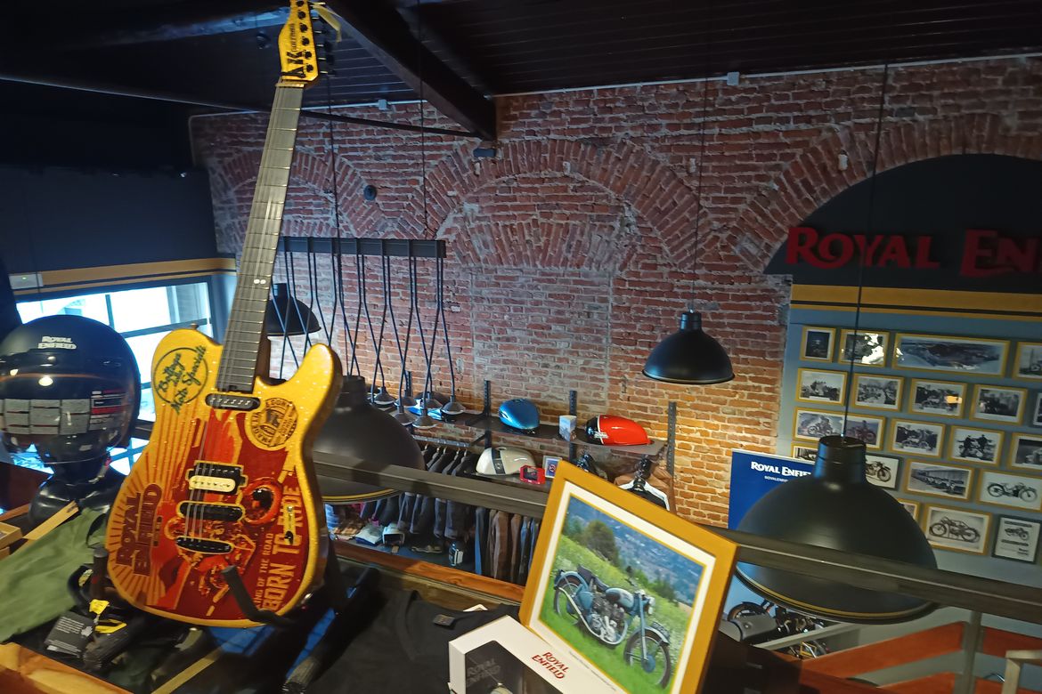 Bottega delle moto speciali chitarra