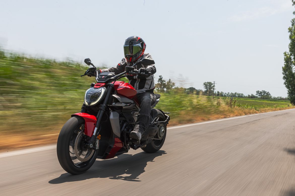 Xdiavel v4
