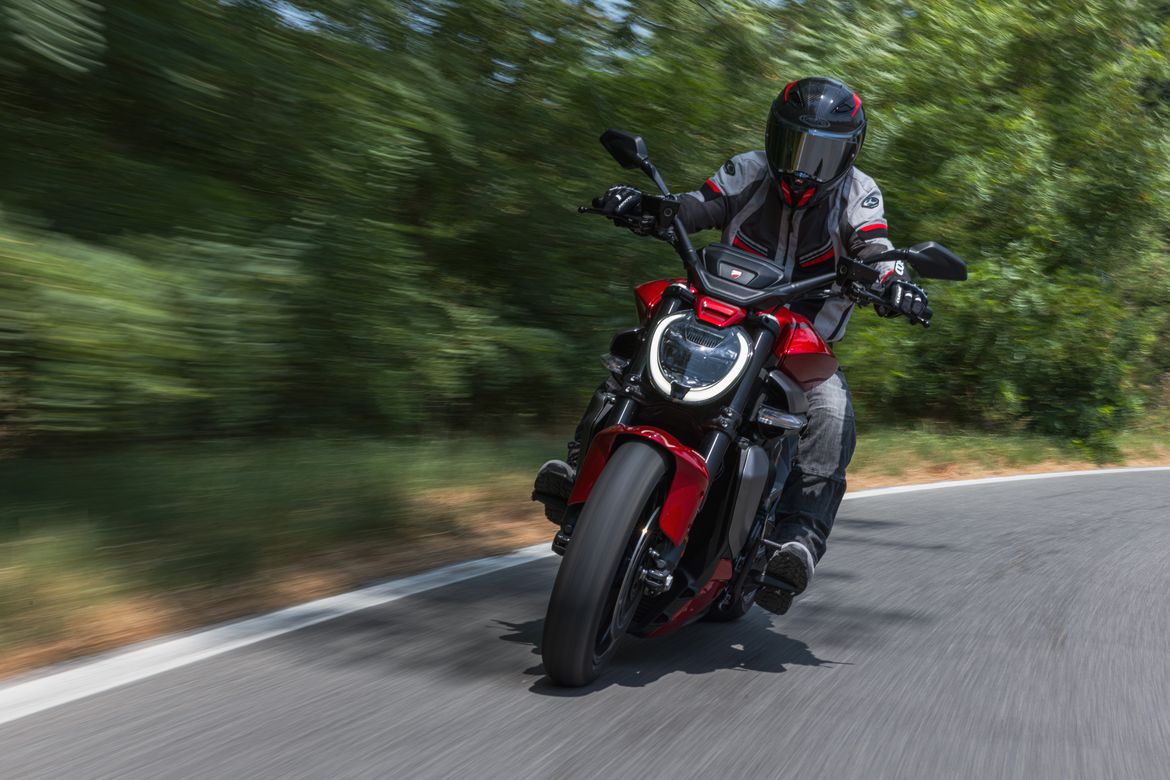 DUCATI XDIAVEL V4