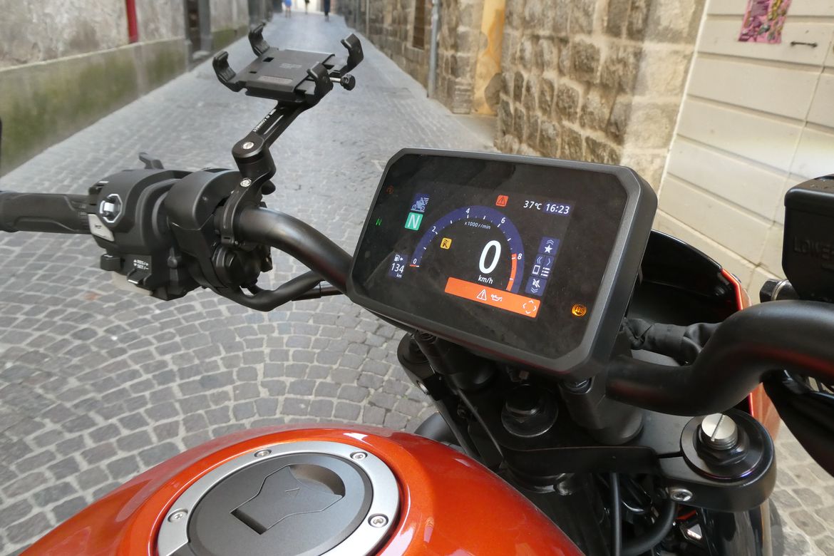 Honda CMX1100 Rebel plus 1