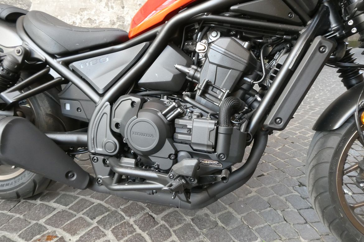 Honda CMX1100 Rebel plus 6