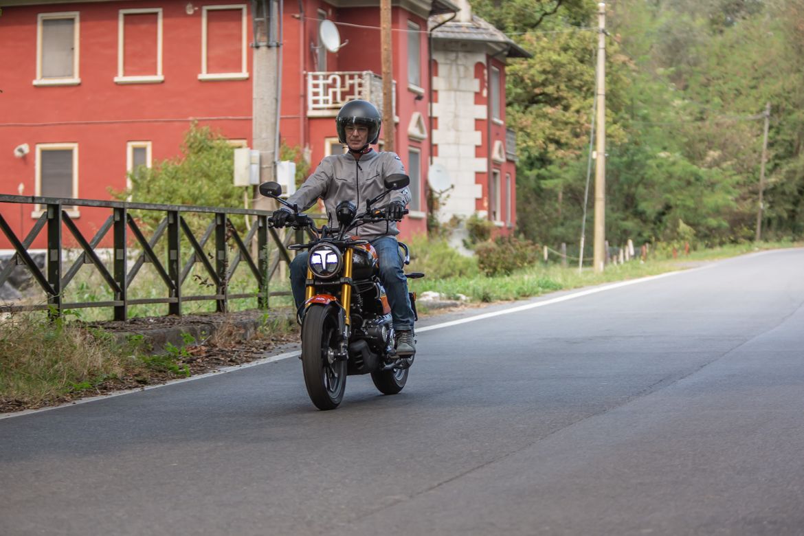 TVS Ronin 250 9
