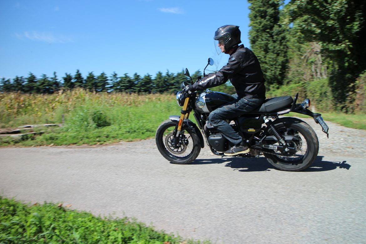 Royal Enfield Bear 650 10