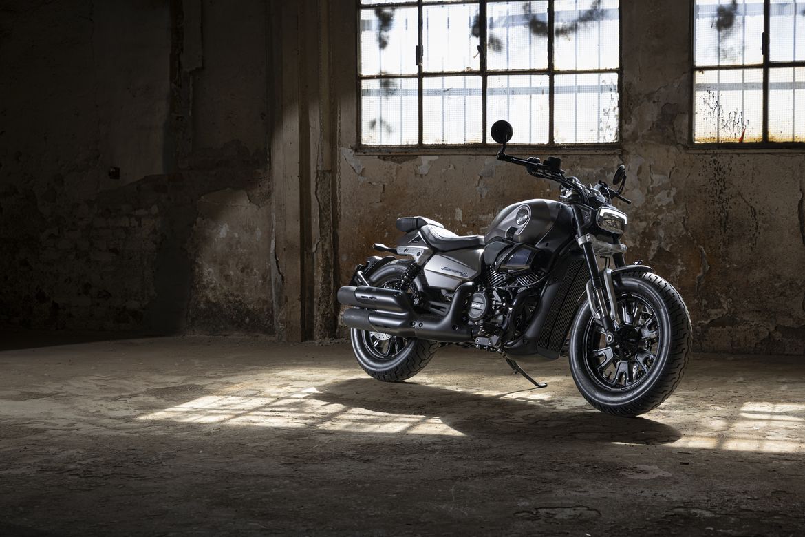 Benelli Bobber 400 1