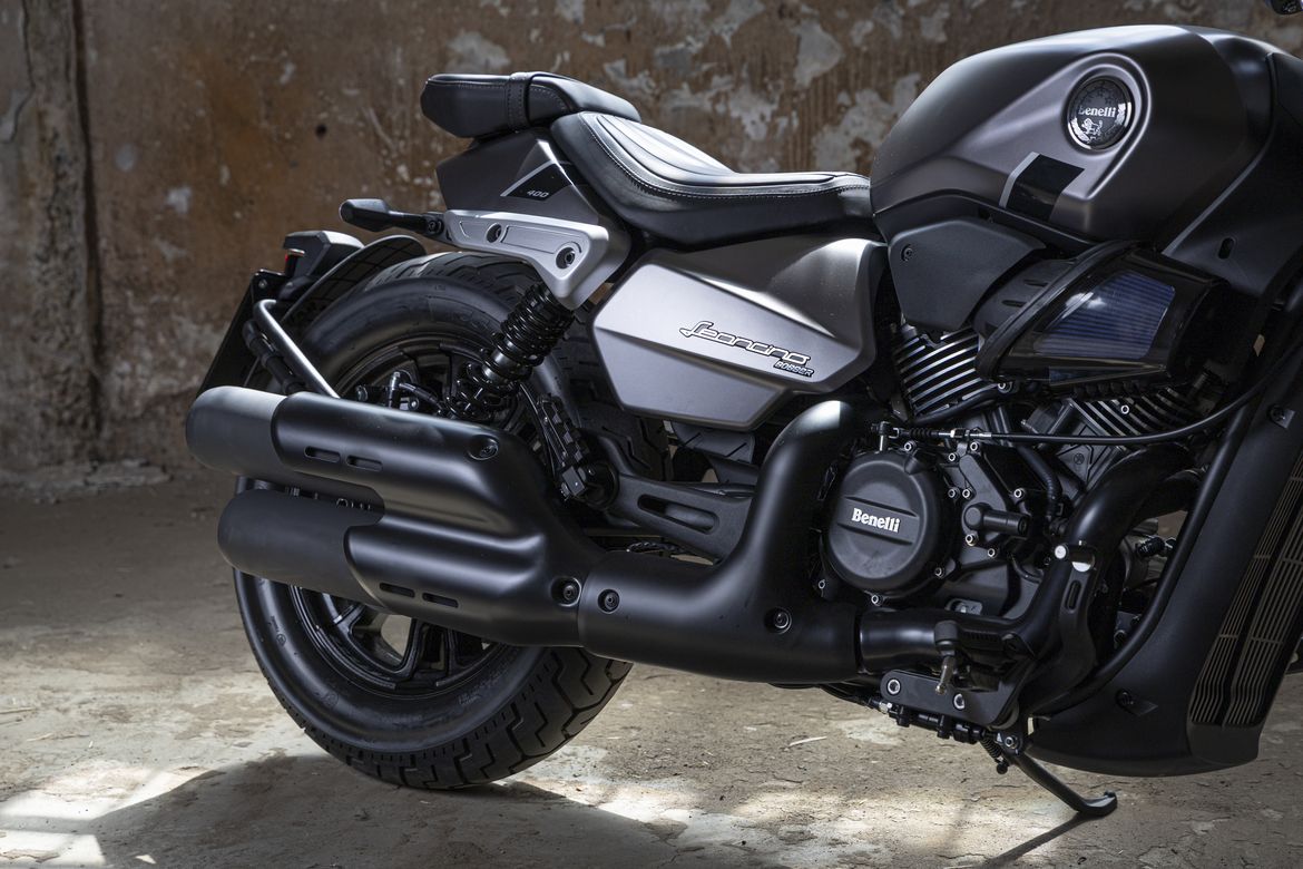 Benelli Leoncino Bobber 400 4