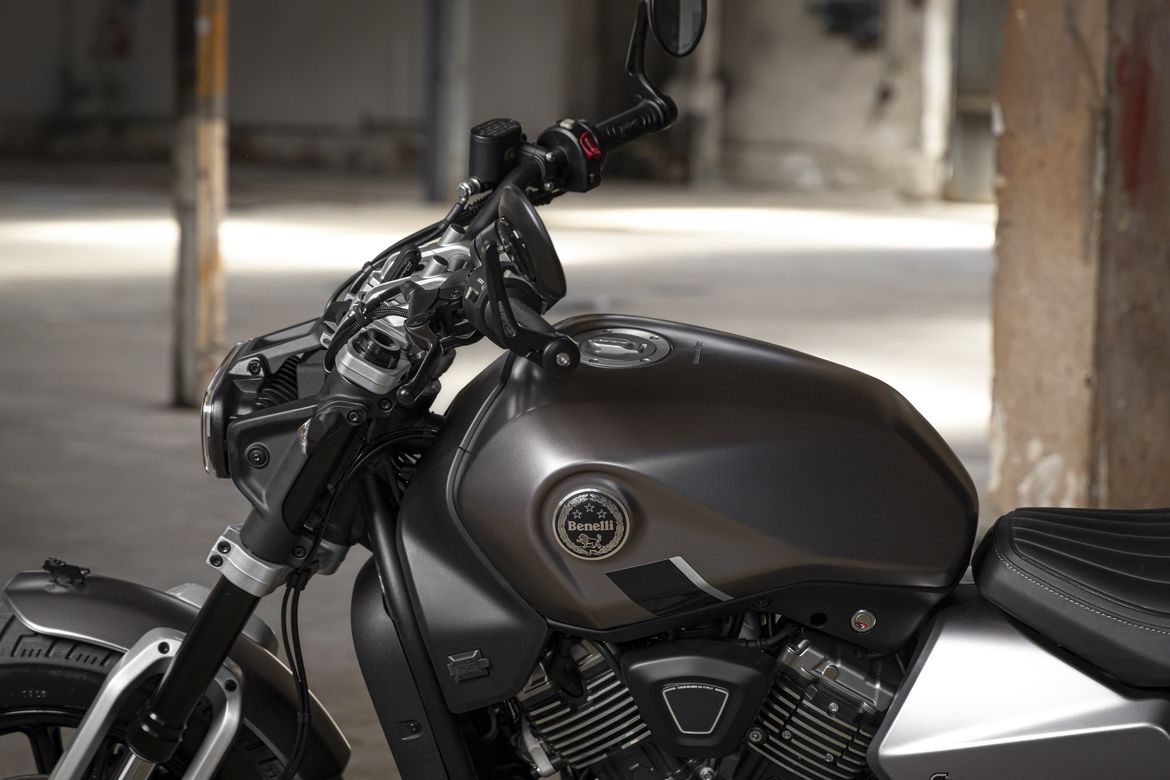 Benelli Leoncino Bobber 400 3