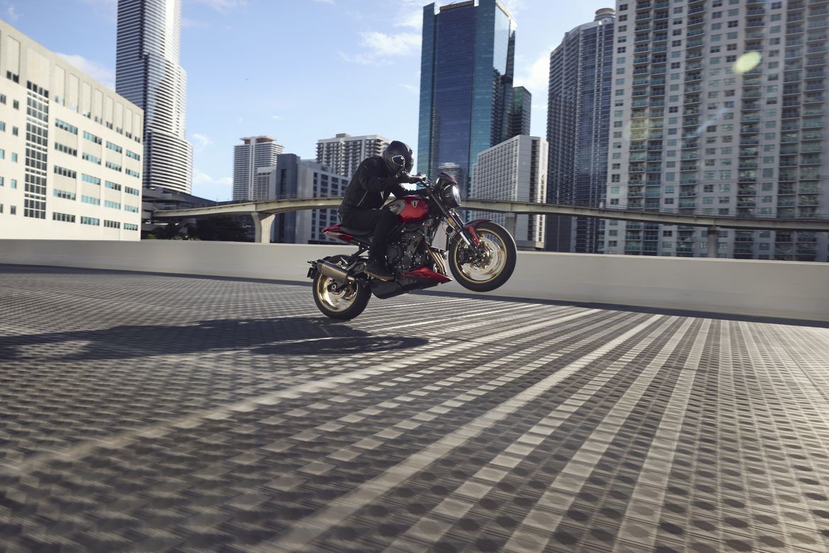 Triumph trident 800 1