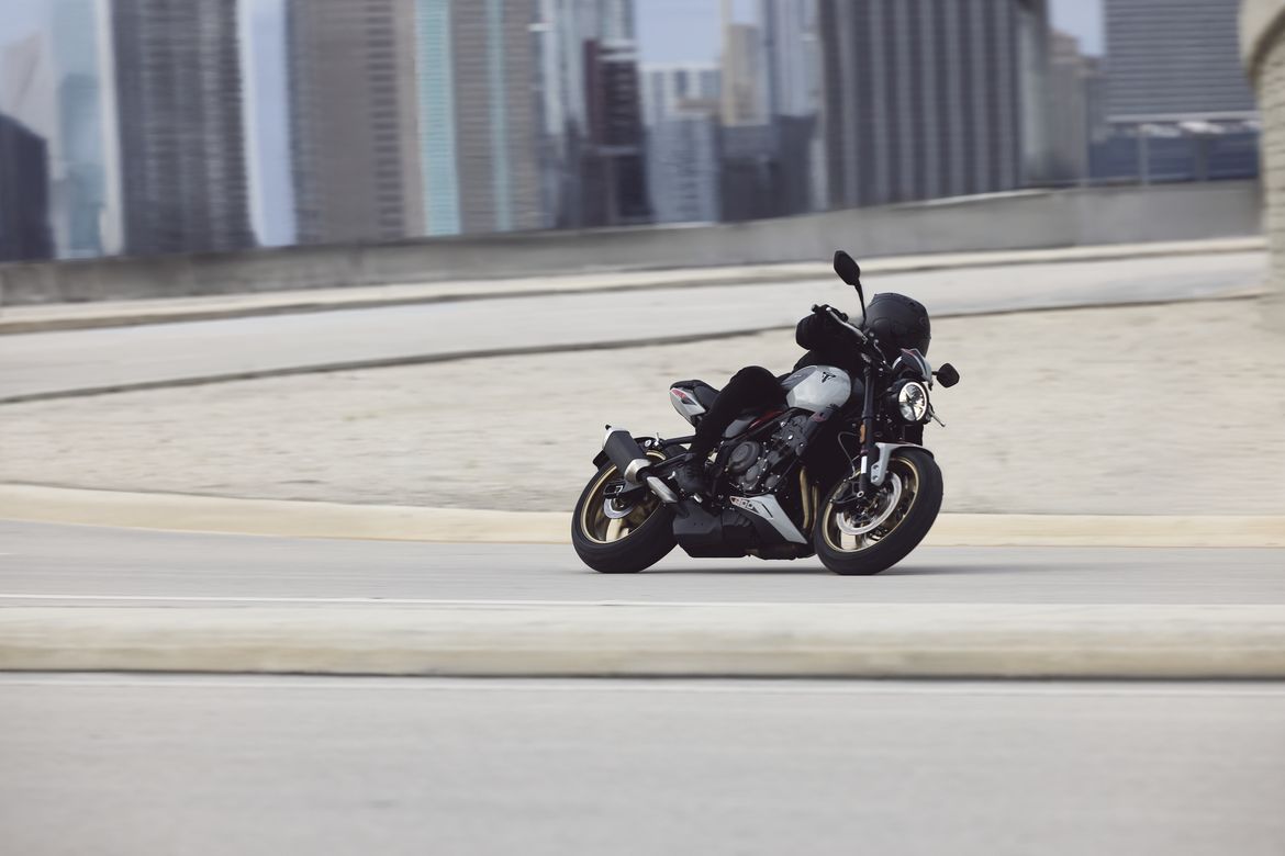 TRIUMPH TRIDENT 800