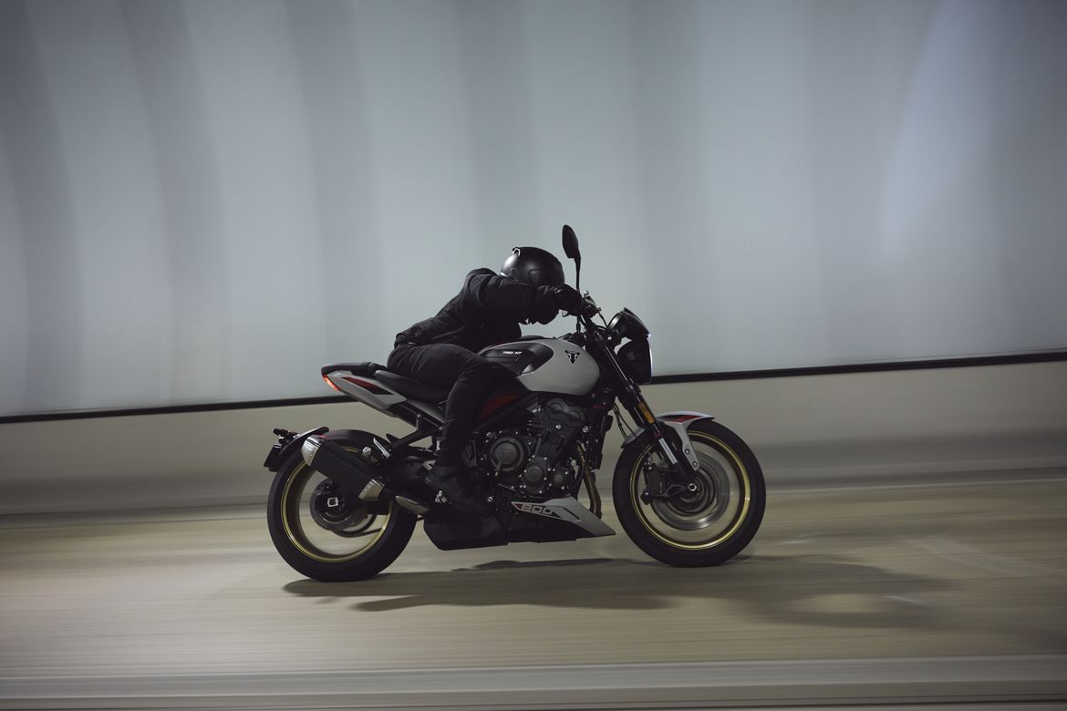 Triumph trident 800 2