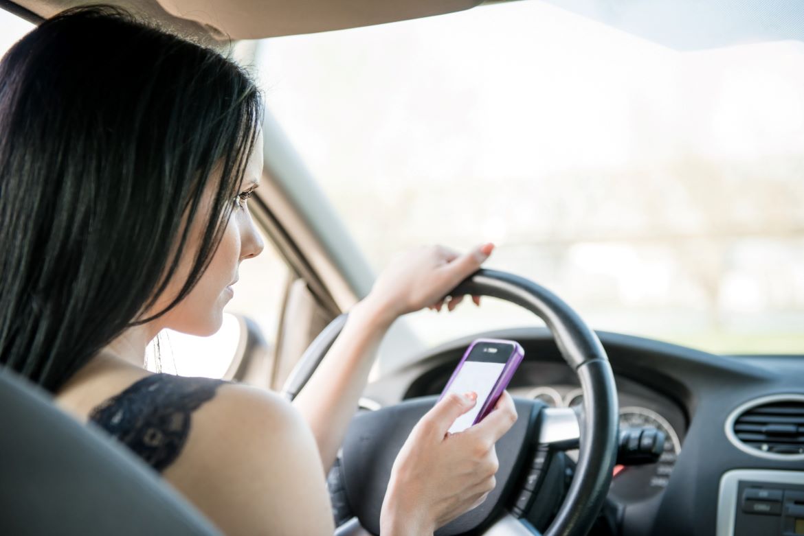 Il cellulare mettitelo nel…