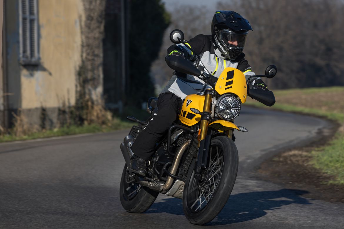 Triumph scrambler 400 xc 10