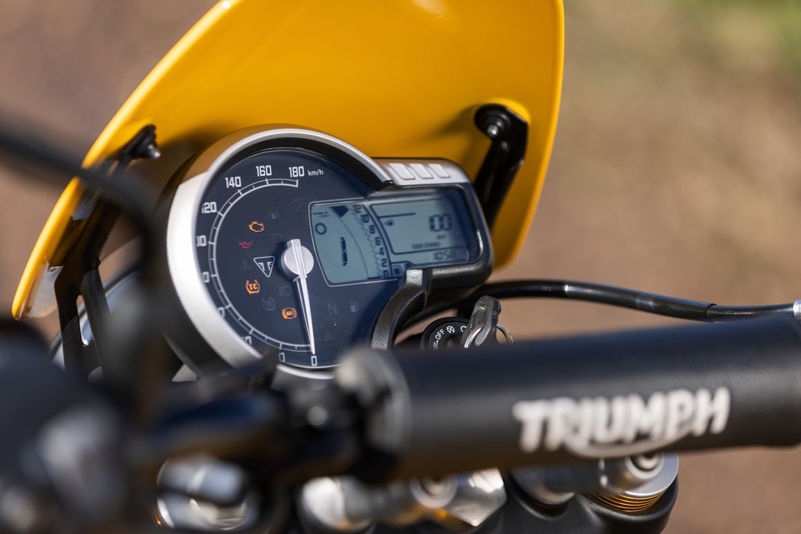 Triumph scrambler 400 XC 14