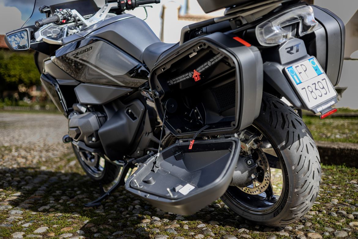 r 1300 rt