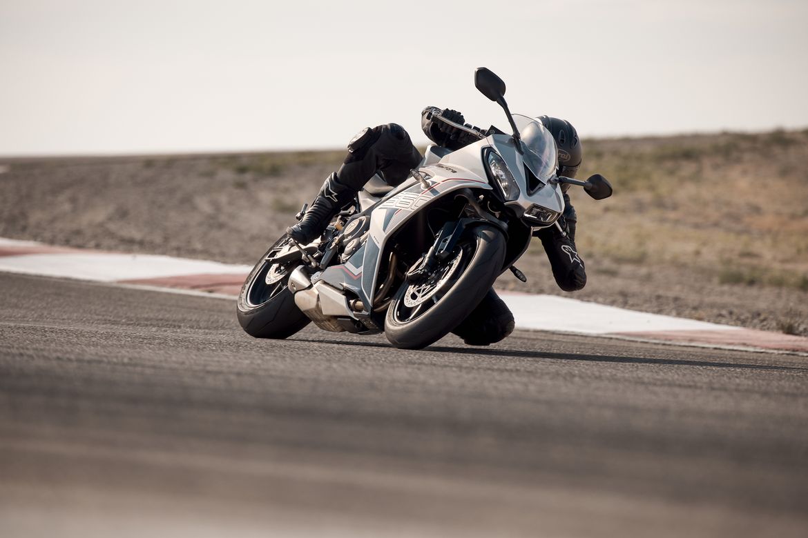 TRIUMPH DAYTONA 660 