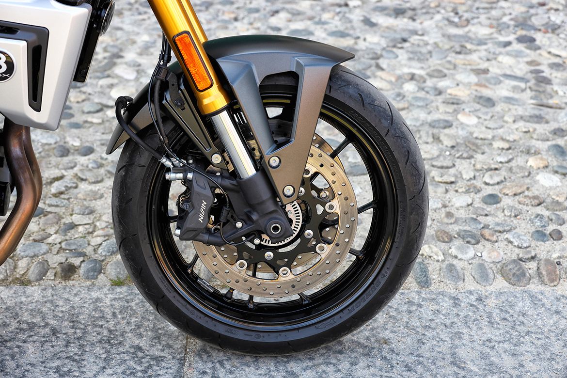 Suzuki GSX-8T 4