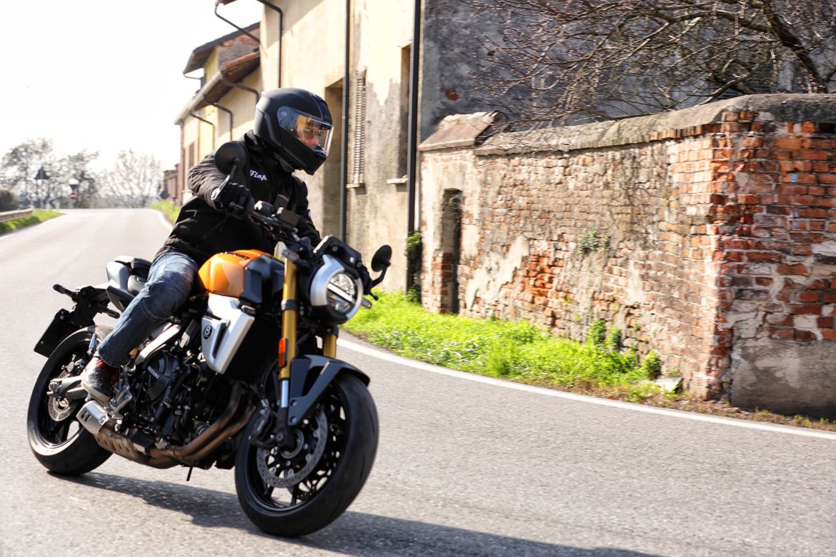 Suzuki GSX-8T 11