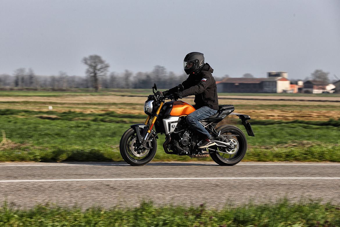 Suzuki GSX-8T 6