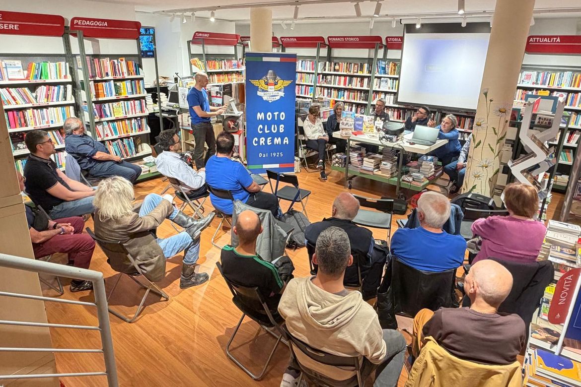 Mondadori book store crema 2