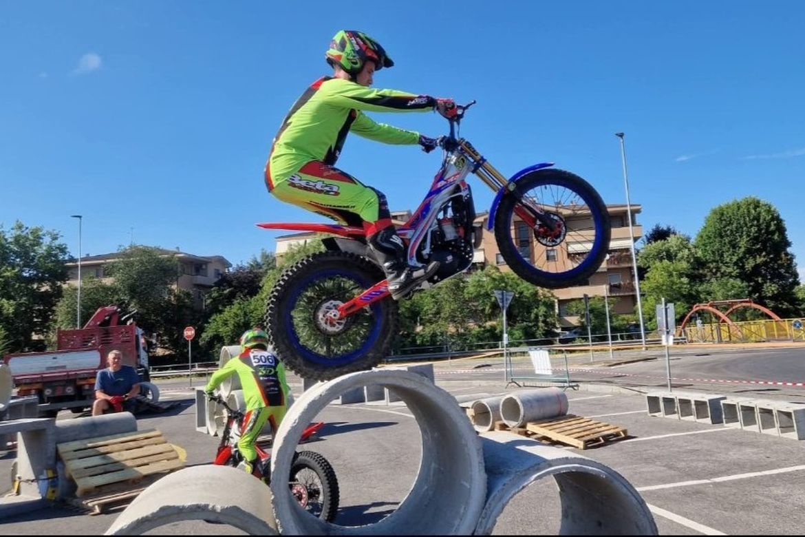 Moto Club crema 1