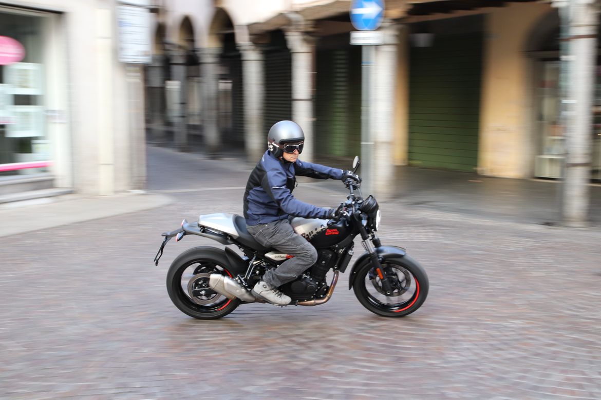 Guerrilla 450 Apex 1