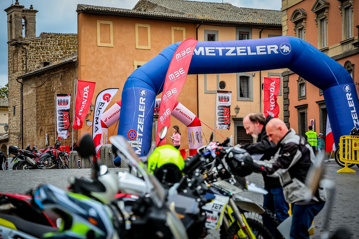 METZELER ALLA 1000 SASSI 2026  