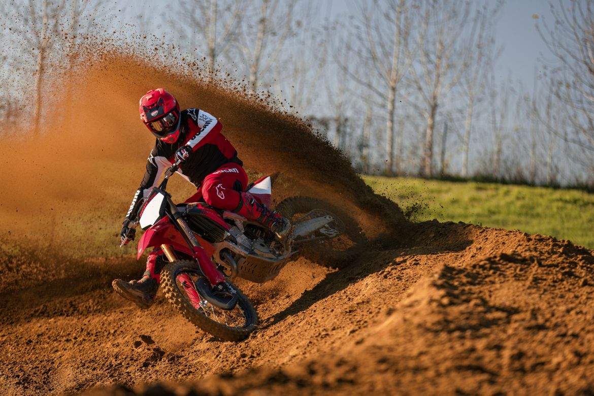 Ducati Desmo450 MX Factory 3