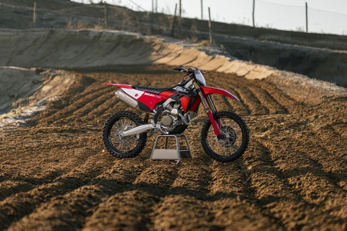Ducati Desmo450 MX Factory 1