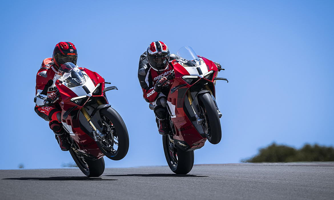 ducati panigale v4r frontale