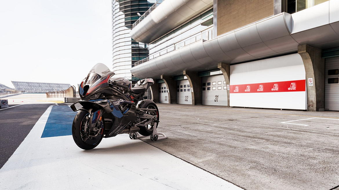 BMW M 1000 RR tre quarti