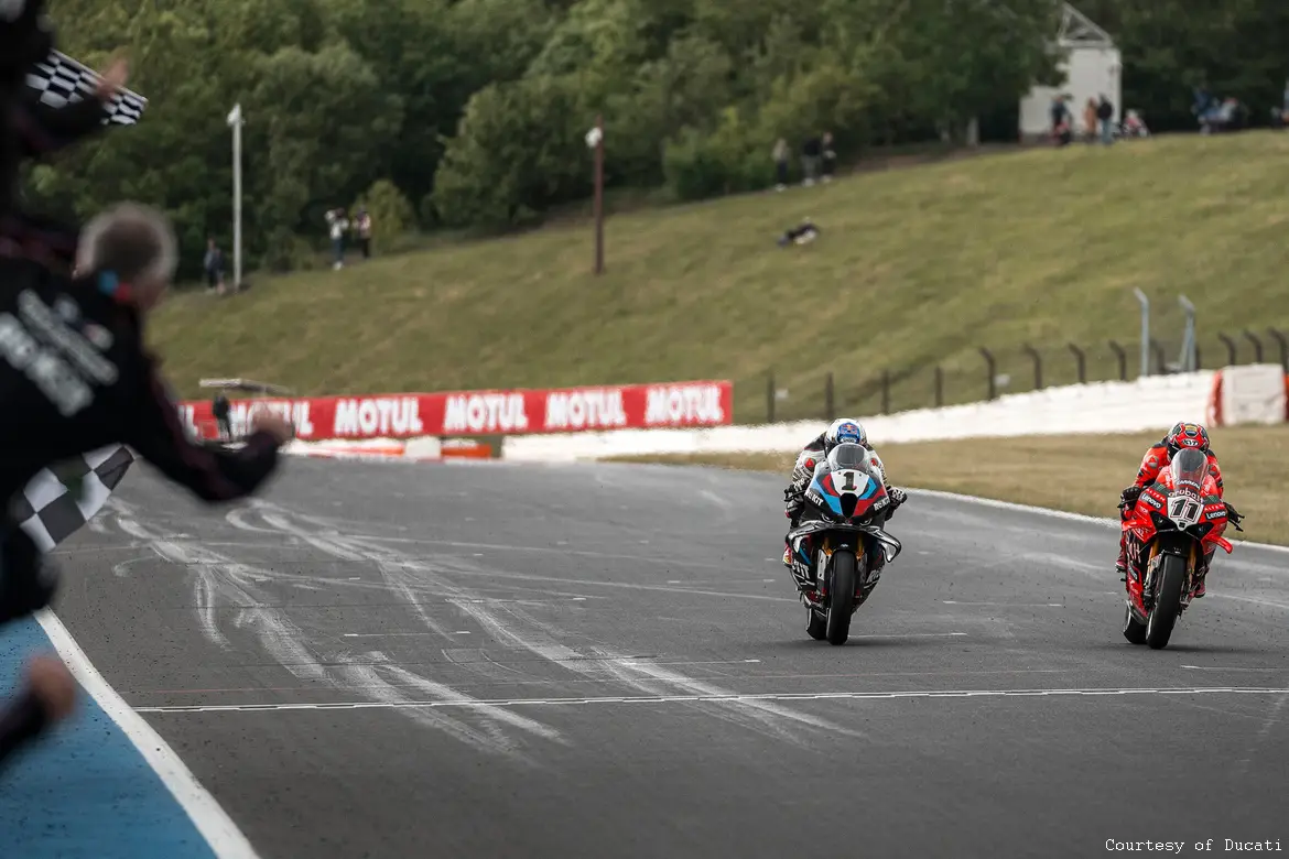 Superbike Most arrivo Bulega Ragzatlioglu