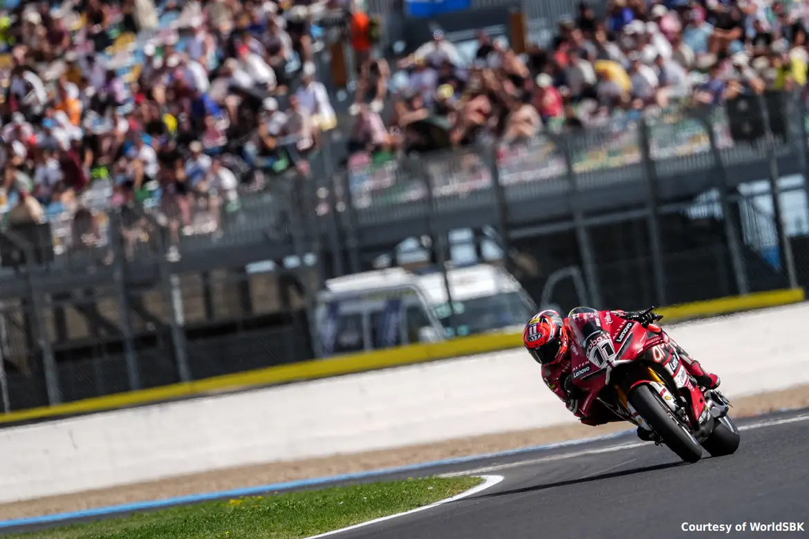 Nicolò Bulega vince a Magny-Cours